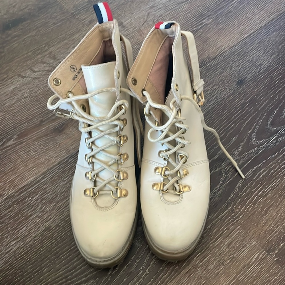 Urban Outfitters • Jessa Leather Hiker Boots
